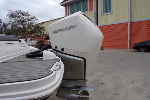 Sea Ray SDX 270 image