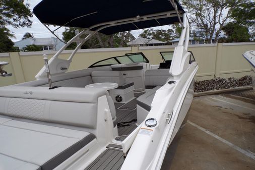 Sea Ray SDX 270 image