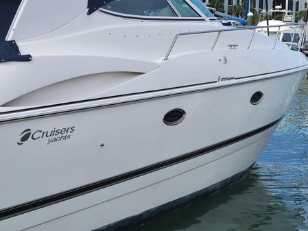 Cruisers Yachts 3772 Express image