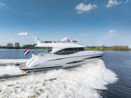 Van den Hoven Voyager 56 image