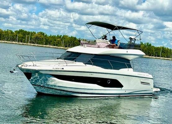 Prestige 420 Flybridge - main image