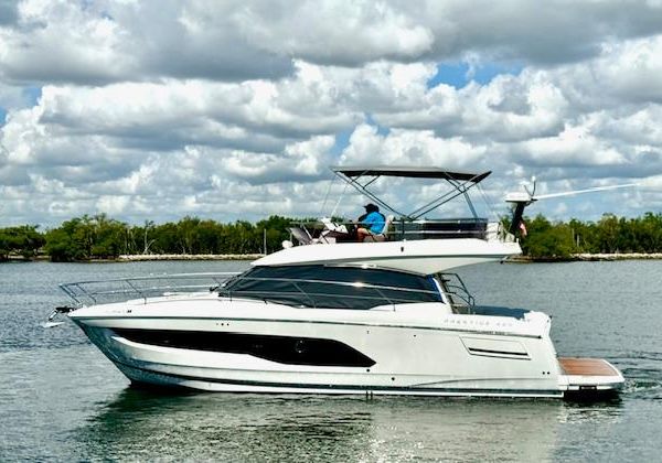 Prestige 420 Flybridge image