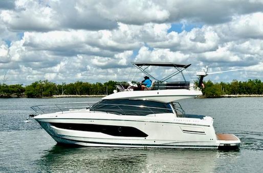 Prestige 420 Flybridge image