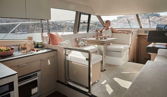 Prestige 420 Flybridge image