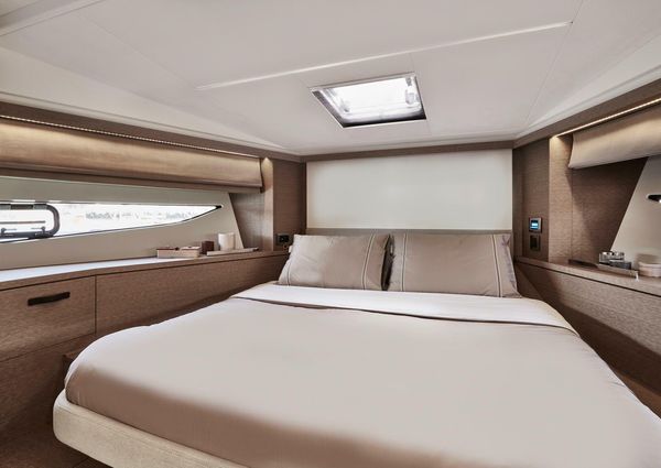 Prestige 420-FLYBRIDGE image