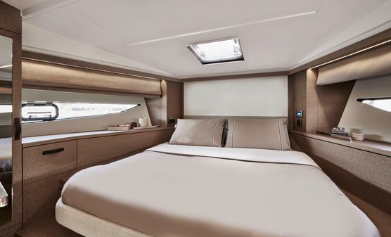 Prestige 420-FLYBRIDGE image