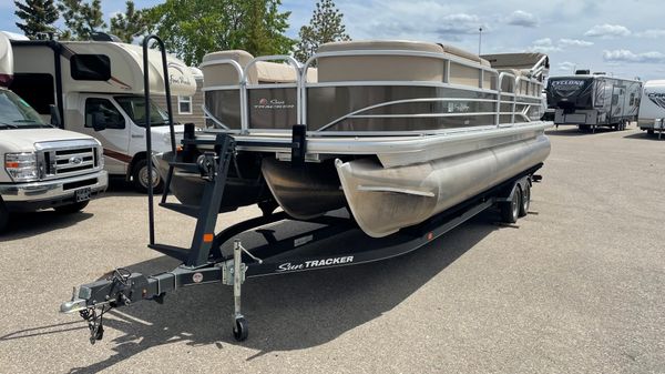 Sun Tracker Party Barge 24DLX XP3