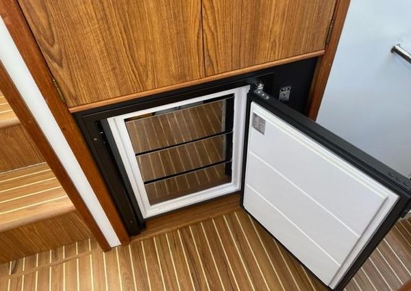 Endeavour Trawler Cat 38 image