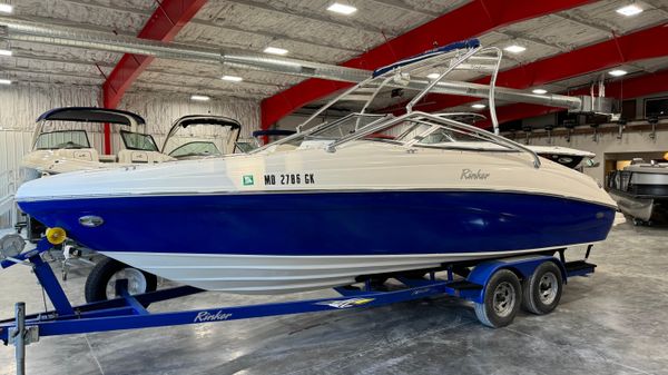 Rinker 232 Captiva Bowrider 