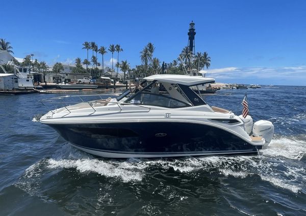 Sea Ray 320 Sundancer Outboard image