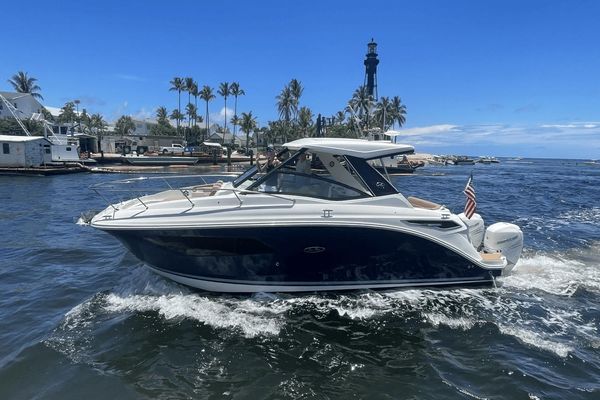 Sea Ray 320 Sundancer Outboard - main image