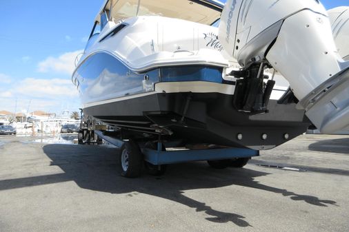 Sea Ray 320 Sundancer Outboard image