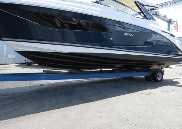 Sea Ray 320 Sundancer Outboard image