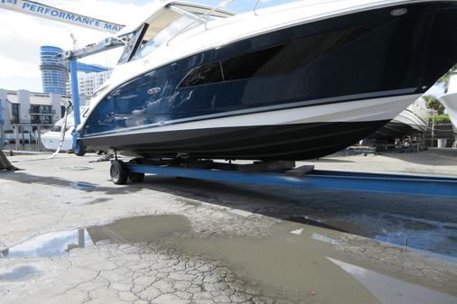 Sea Ray 320 Sundancer Outboard image