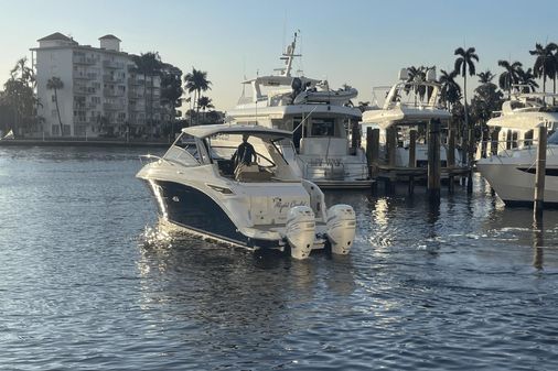 Sea Ray 320 Sundancer Outboard image