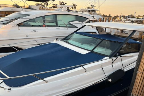 Sea Ray 320 Sundancer Outboard image