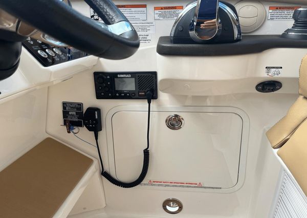 Sea Ray 320 Sundancer Outboard image