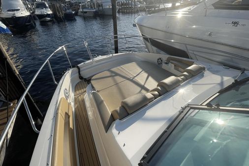 Sea Ray 320 Sundancer Outboard image