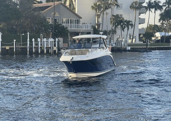 Sea Ray 320 Sundancer Outboard image