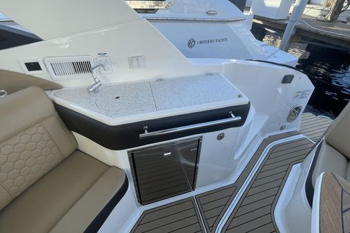 Sea Ray 320 Sundancer Outboard image