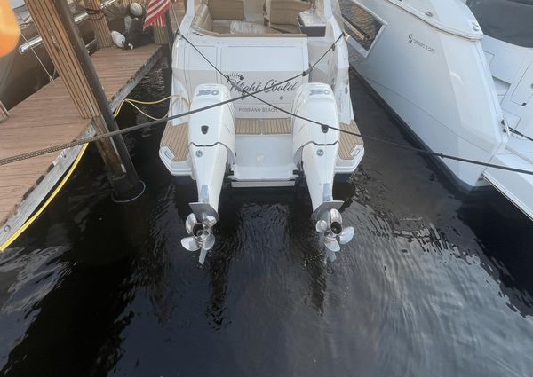 Sea Ray 320 Sundancer Outboard image