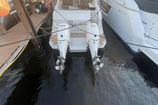 Sea Ray 320 Sundancer Outboard image