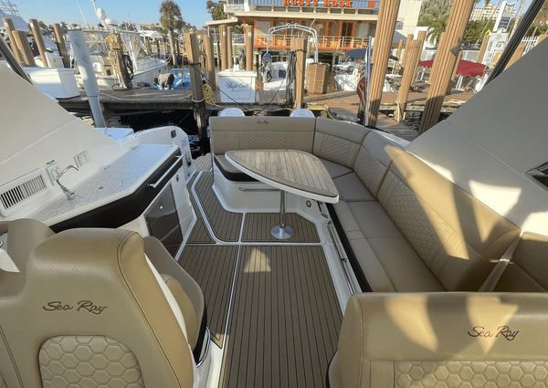 Sea Ray 320 Sundancer Outboard image