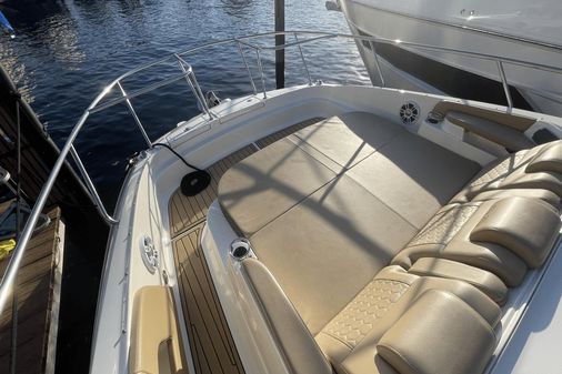 Sea Ray 320 Sundancer Outboard image