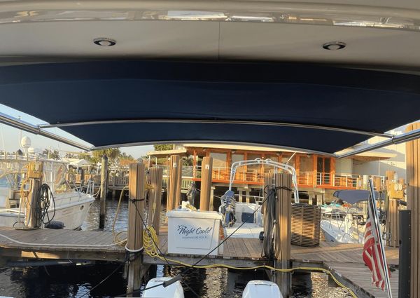 Sea Ray 320 Sundancer Outboard image