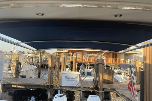 Sea Ray 320 Sundancer Outboard image