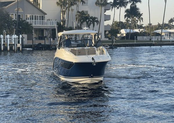 Sea Ray 320 Sundancer Outboard image