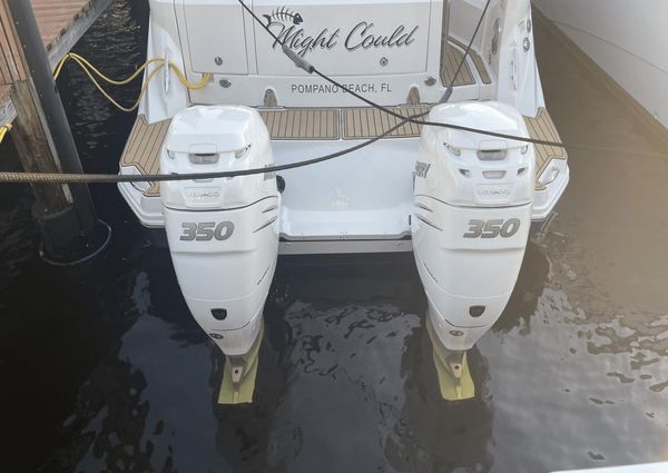 Sea Ray 320 Sundancer Outboard image