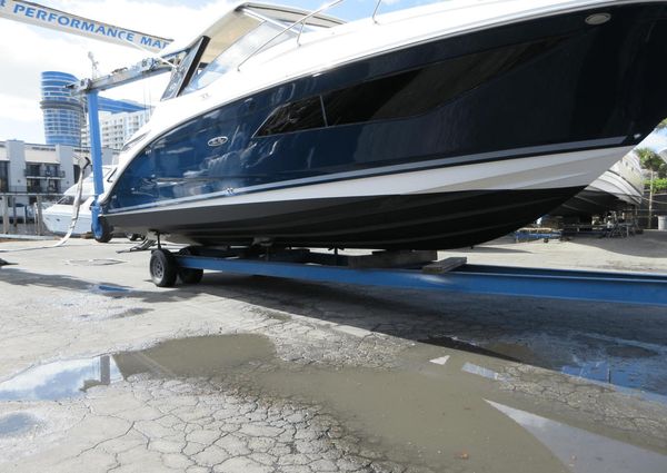 Sea Ray 320 Sundancer Outboard image