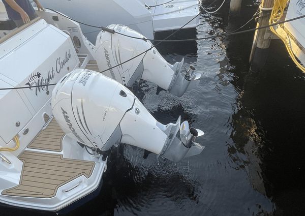 Sea Ray 320 Sundancer Outboard image