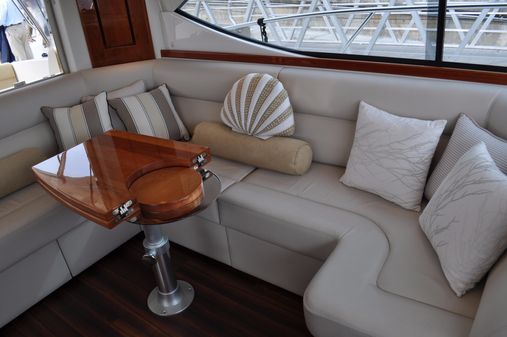 Riviera 4400 Sport Yacht image