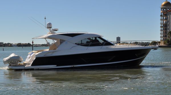 Riviera 4400 Sport Yacht image