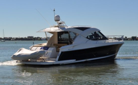 Riviera 4400 Sport Yacht image