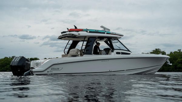 Boston Whaler 350 Realm 