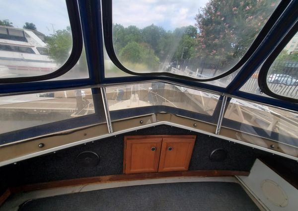 Carver 3607 Aft Cabin image