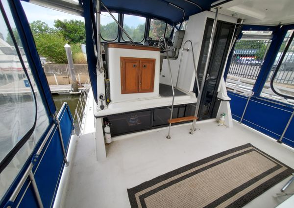 Carver 3607 Aft Cabin image