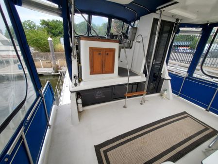 Carver 3607 Aft Cabin image