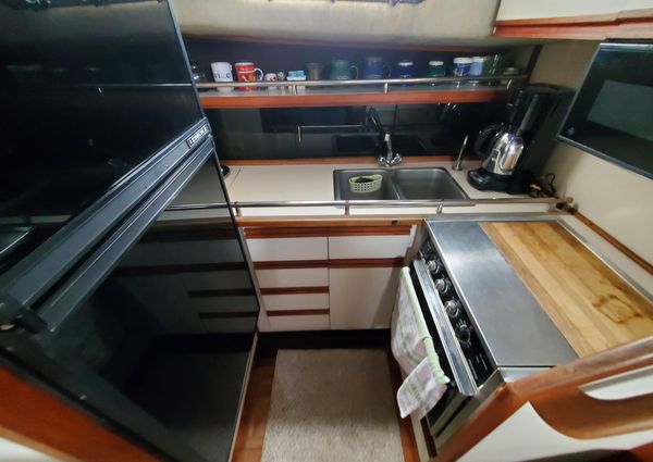 Carver 3607 Aft Cabin image