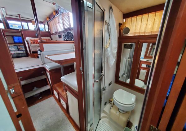 Carver 3607 Aft Cabin image