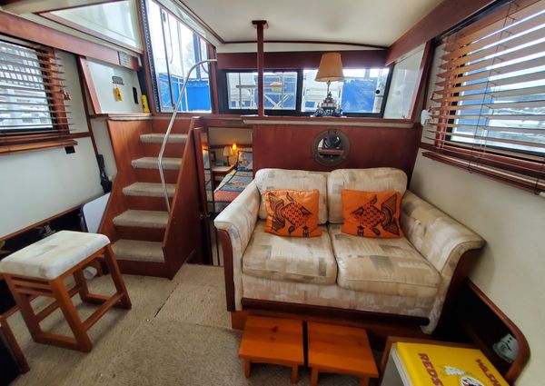 Carver 3607 Aft Cabin image