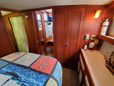 Carver 3607 Aft Cabin image