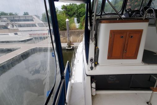 Carver 3607 Aft Cabin image