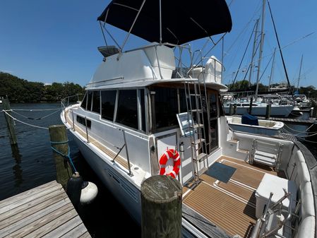 Bayliner 388 image