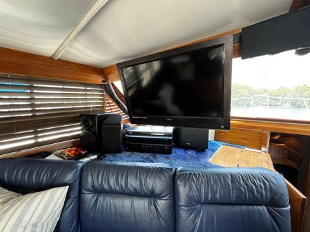 Bayliner 388 image