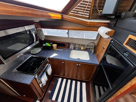 Bayliner 388 image