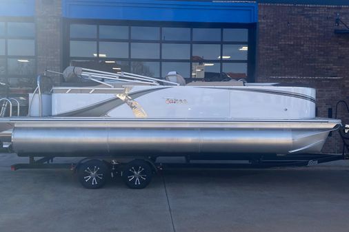 Tahoe Pontoon LTZ image